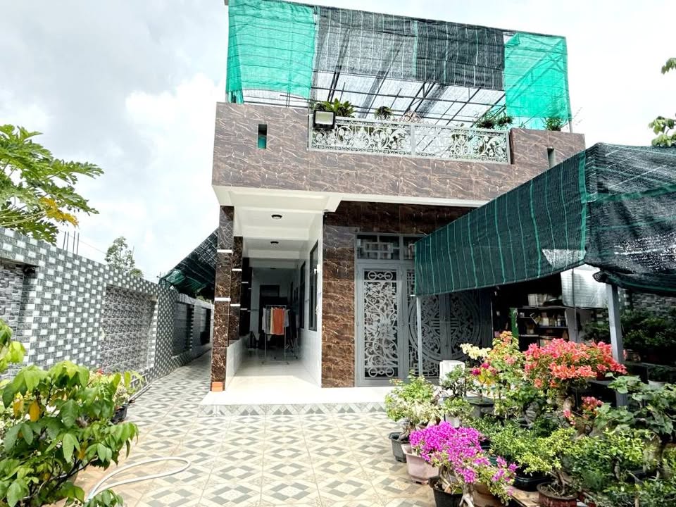 Nhà đẹp Bà Rịa 100m² giá 5.6 tỷ - Thiết kế hiện đại, sân vườn rộng rãi!