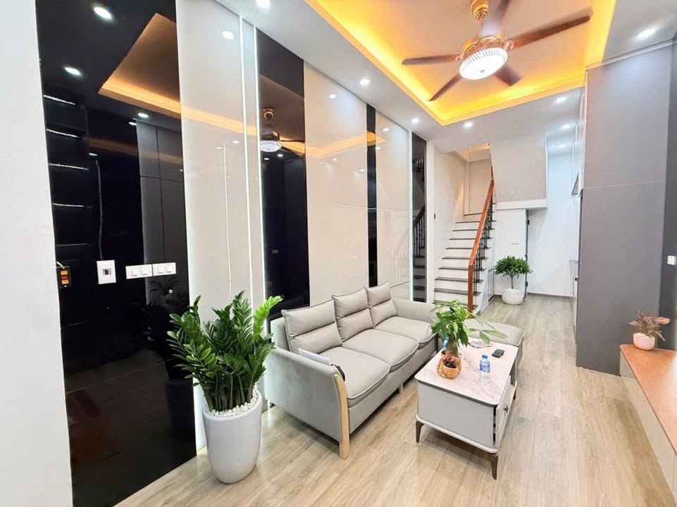 Nhà 5 tầng phố Quan Nhân Thanh Xuân 25m² giá 7 tỷ - Sổ đỏ chính chủ, giao dịch ngay!