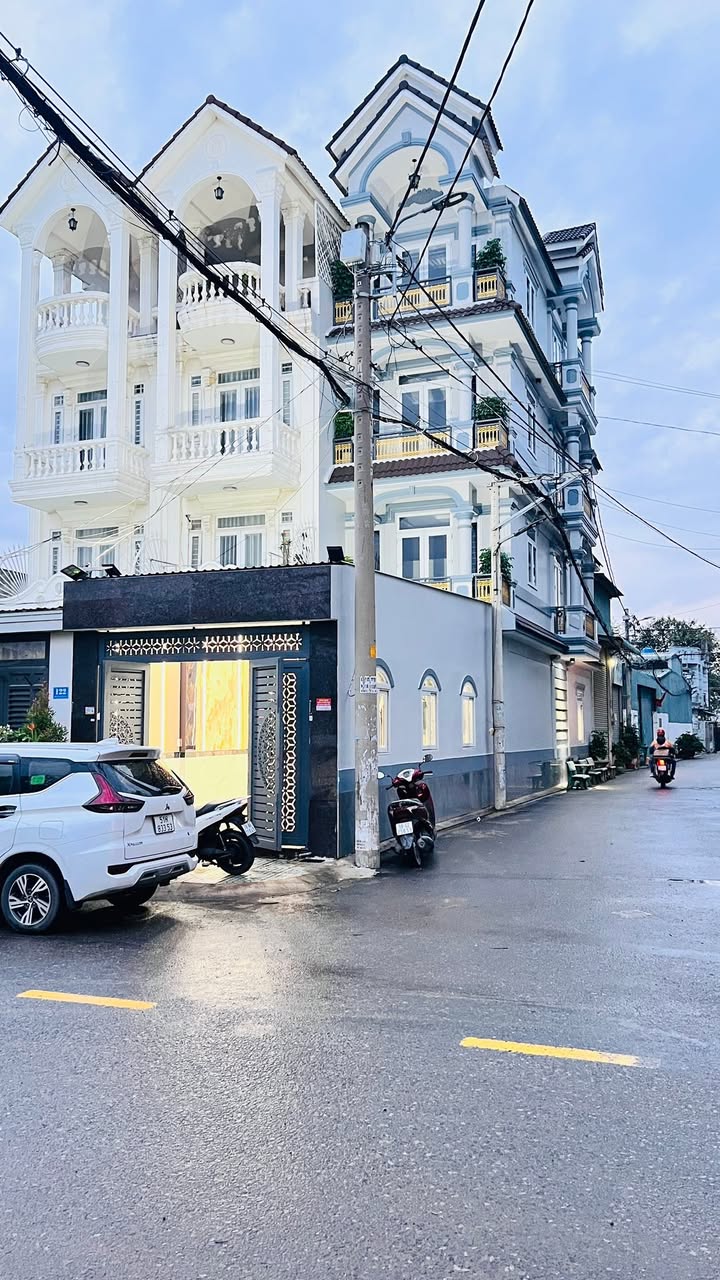 Nhà góc 2 mặt tiền đường 15m, Thới An, Quận 12 - 99m² giá chỉ 8.2 tỷ - Cơ hội đầu tư hiếm có!