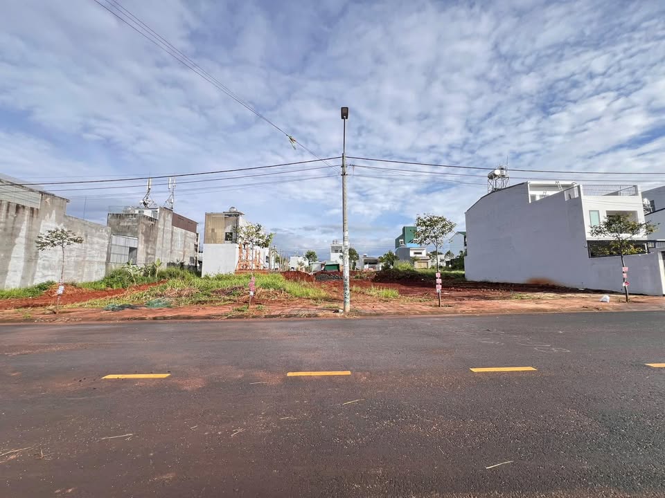 Lô đất Tân Phong, Buôn Ma Thuột 120m² giá 3.999 tỷ - Sổ đỏ chính chủ, tiện ích đầy đủ!