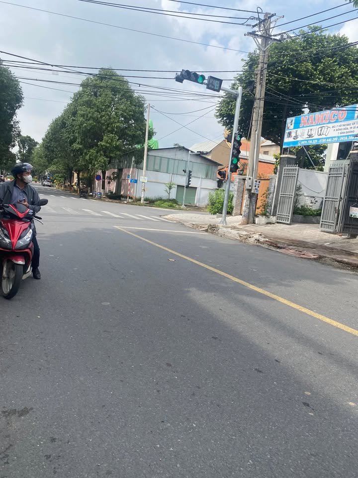 Nhà mặt tiền Võ Thị Sáu, Dĩ An 100m² giá 9 tỷ - Đầu tư sinh lời ngay!