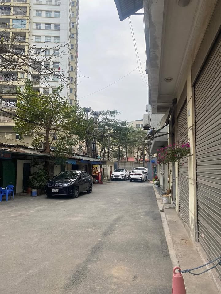 Nhà riêng Lạc Long Quân 45m² giá 2 tỷ - Bán gấp, ô tô vào nhà!