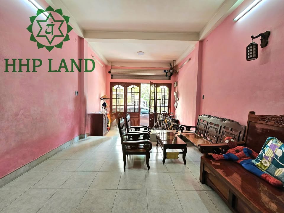 Nhà phố Biên Hòa 72m² giá 6.3 tỷ - Sổ đỏ chính chủ, thuận tiện đi lại!