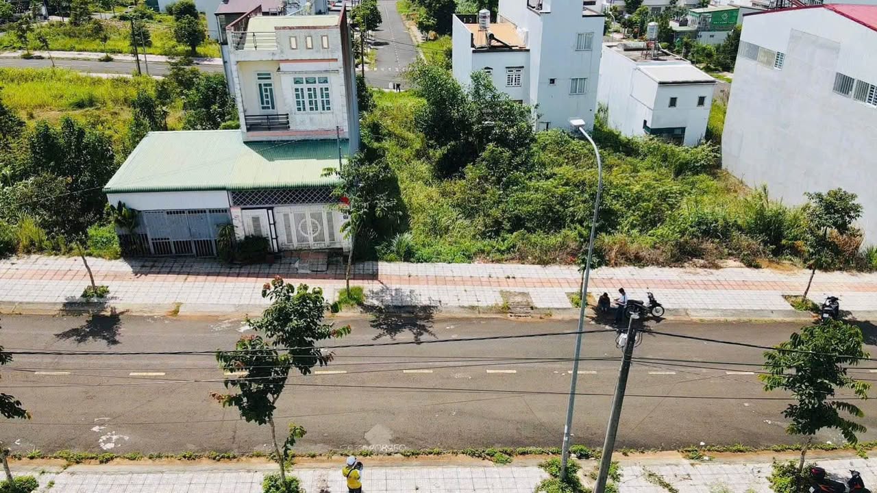 Đất nền Bảo Lộc 120m² giá 2.3 tỷ - Đầu tư sinh lời hấp dẫn!