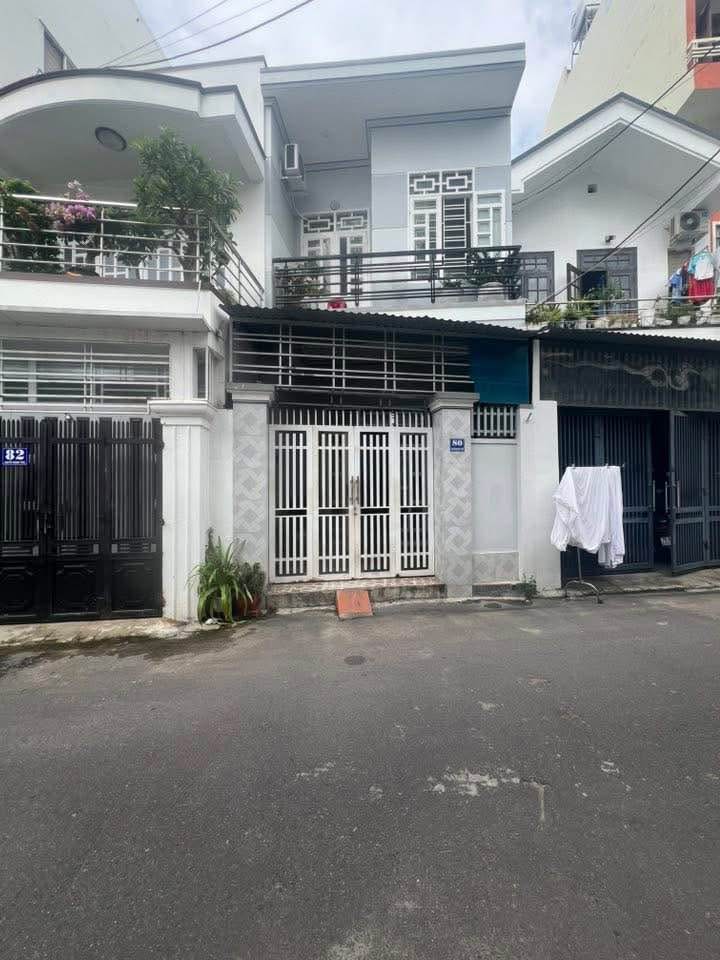 Nhà 2 Tầng Mặt Tiền Nguyễn Khánh Toàn, Bắc Nha Trang 59m² giá 6.6 tỷ - Gần biển, khu dân trí cao!