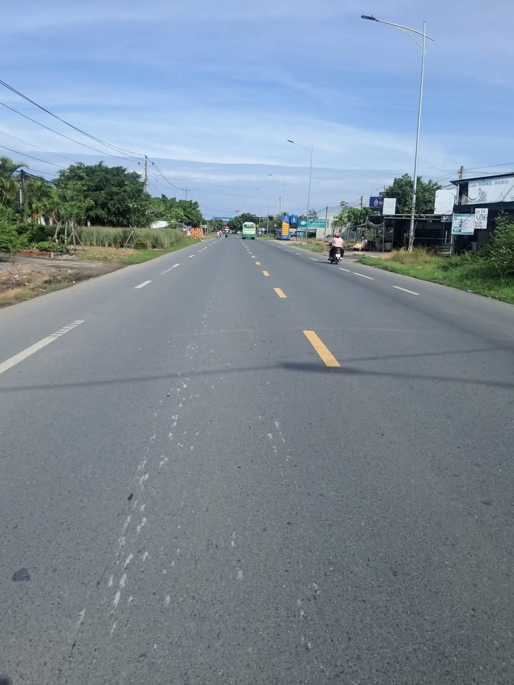 Đất mặt tiền Quốc lộ 50, phường Sơn Qui, Gò Công 1756m² - Giá chỉ 9.6 tỷ VND!