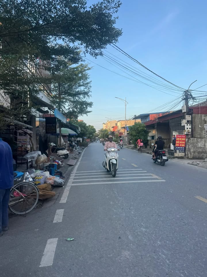 Nhà 3 tầng Đa Phúc - 55m² giá 3 tỷ - Sân cổng riêng, ô tô vào tận cửa!