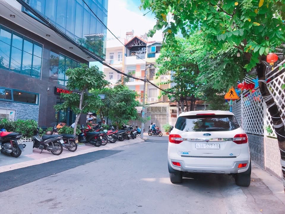 Bán nhà mặt tiền Đỗ Công Tường, Quận Tân Phú 100m² giá 15.5 tỷ - Thiết kế sang trọng, thang máy tiện lợi!