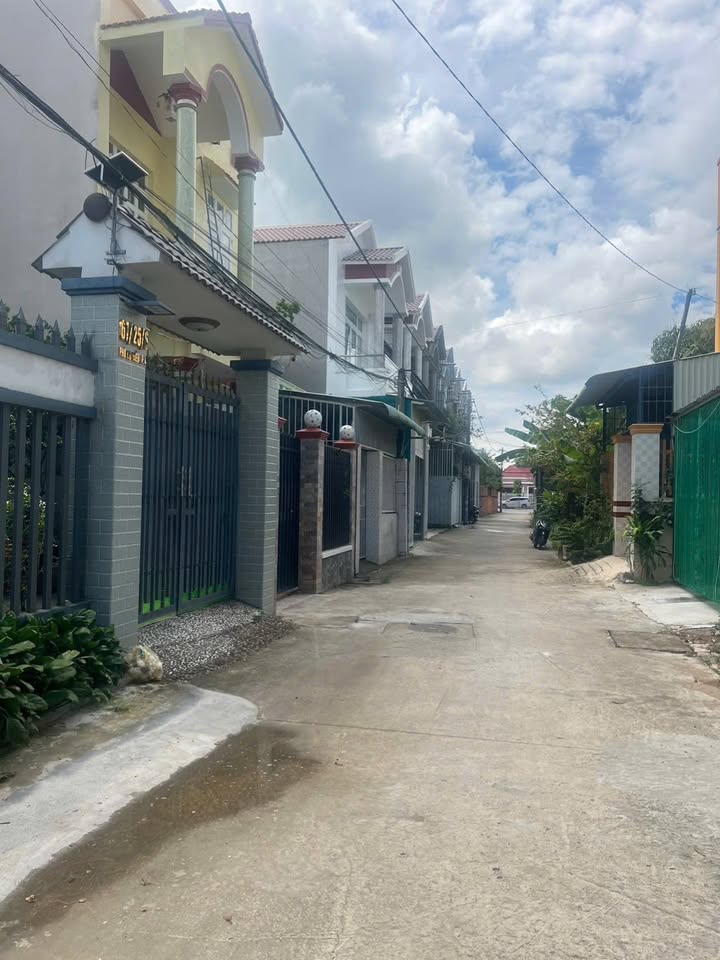 Nhà 1 Trệt 1 Lầu tại Phước Hậu, Vĩnh Long 90m² giá 3.3 tỷ - Ô tô tới tận nhà!