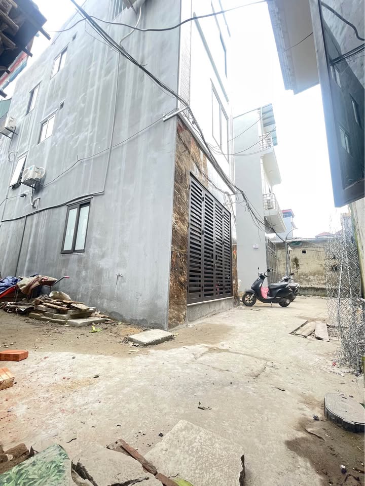 Nhà lô góc 4 tầng Ngũ Hiệp, Thanh Trì 42m² giá 5 tỷ - Tiện ích ngập tràn!