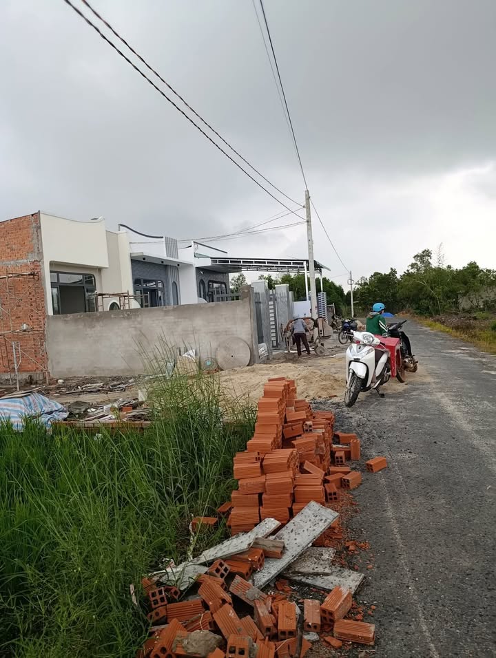 Nhà cấp 4 An Bình 145m² giá 750 triệu - Mặt tiền đường nhựa, thoáng mát!