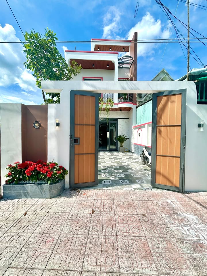 Bán Gấp Nhà Mặt Tiền Bờ Hủ Tiếu - Cần Giuộc 132m² giá 3.05 tỷ - Giảm Giá 100 triệu