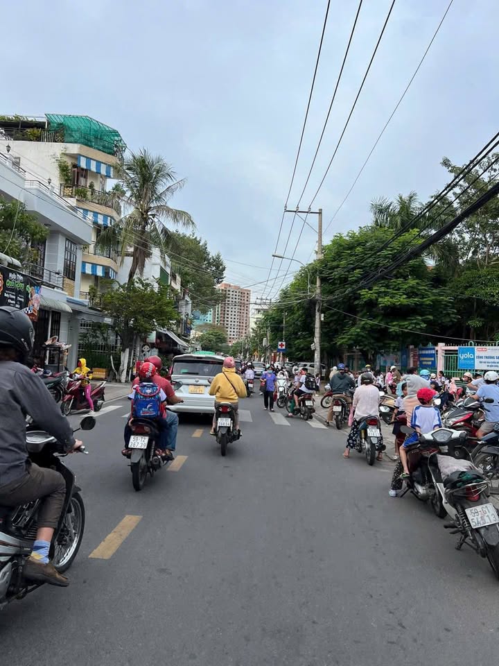 Nhà phố 1T1L hẻm ô tô Hồ Bá Phấn 90m² giá 8.5 tỷ - Sổ hồng riêng, chính chủ!