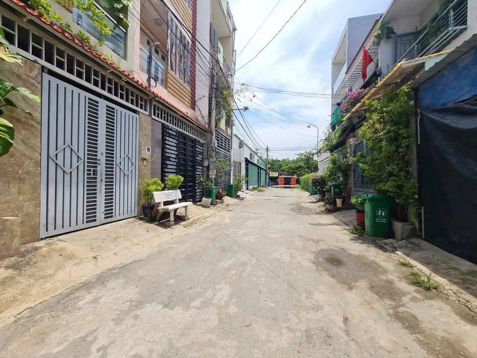 Đất mặt tiền Đường Bưng Ông Thoàn, Phú Hữu, 61.6m² - Giá chỉ 4.9 tỷ!