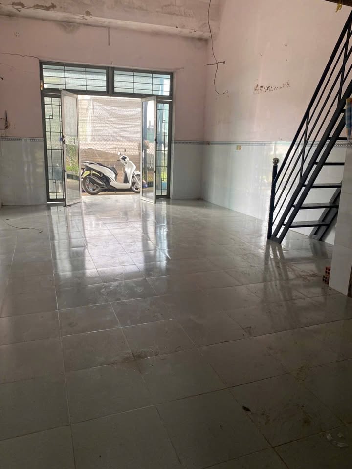 Nhà cho thuê Thới Tam Thôn 90m² giá 4 triệu - Tiện nghi và thoáng mát!
