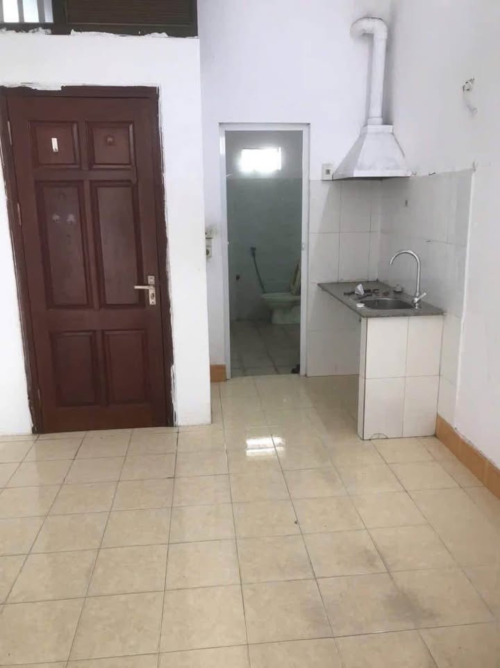 Căn hộ cho thuê tại Bồ Đề, Long Biên 20m² giá 3.5 triệu - Đầy đủ nội thất, chỉ cần xách vali vào ở!