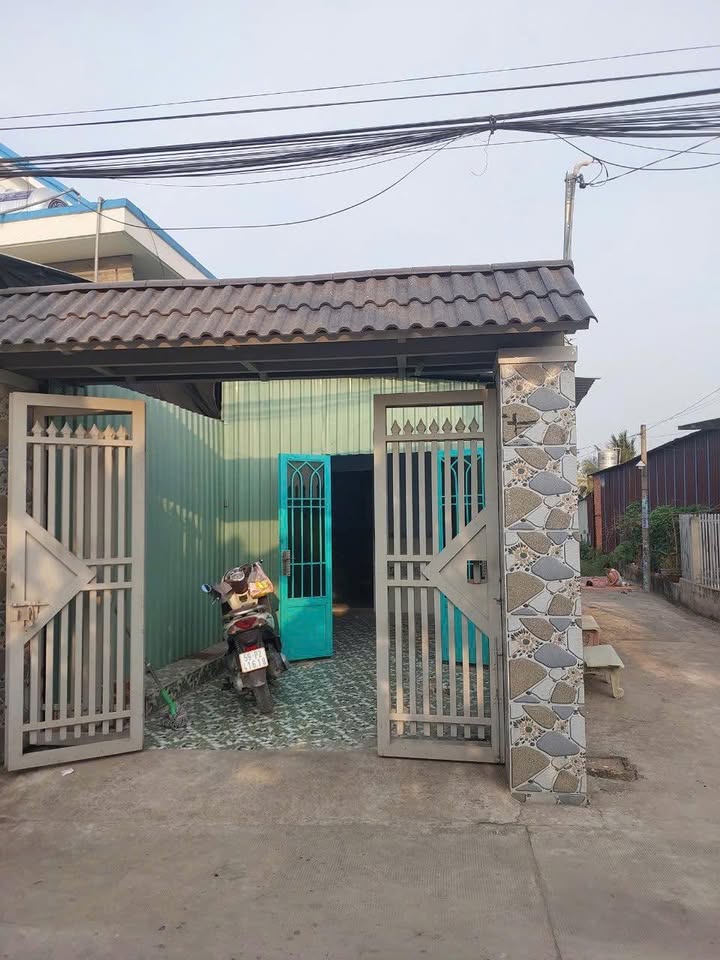 Nhà mặt tiền hẻm bê tông Vĩnh Lộc A giá 2.5 triệu - Tiện lợi gần chợ