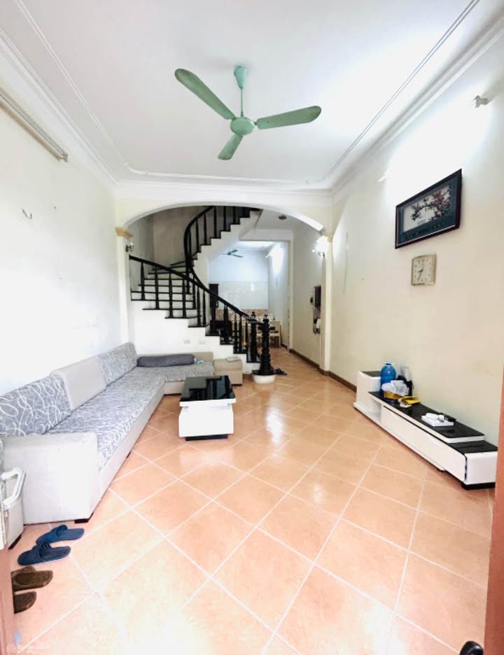 Nhà nguyên căn Ngọc Thụy 165m² giá 15 triệu - Ô tô đỗ cửa thoải mái!