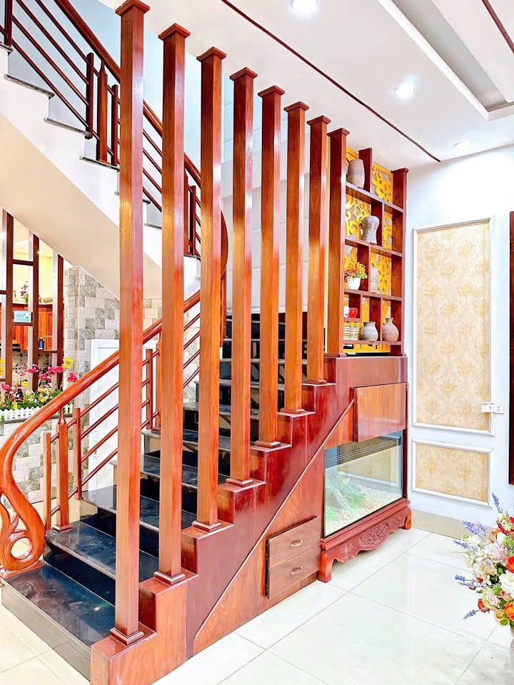 Cho thuê nhà 41 Hạ Cảnh Đức, Vĩnh Yên 400m² - Full nội thất hiện đại!