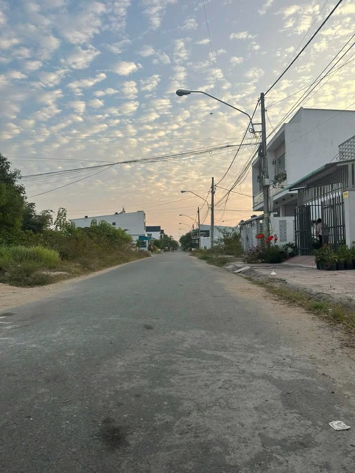 Đất thổ cư 745m² Phường 5, Vĩnh Long giá 3 tỷ - Ô tô vào tận nơi!