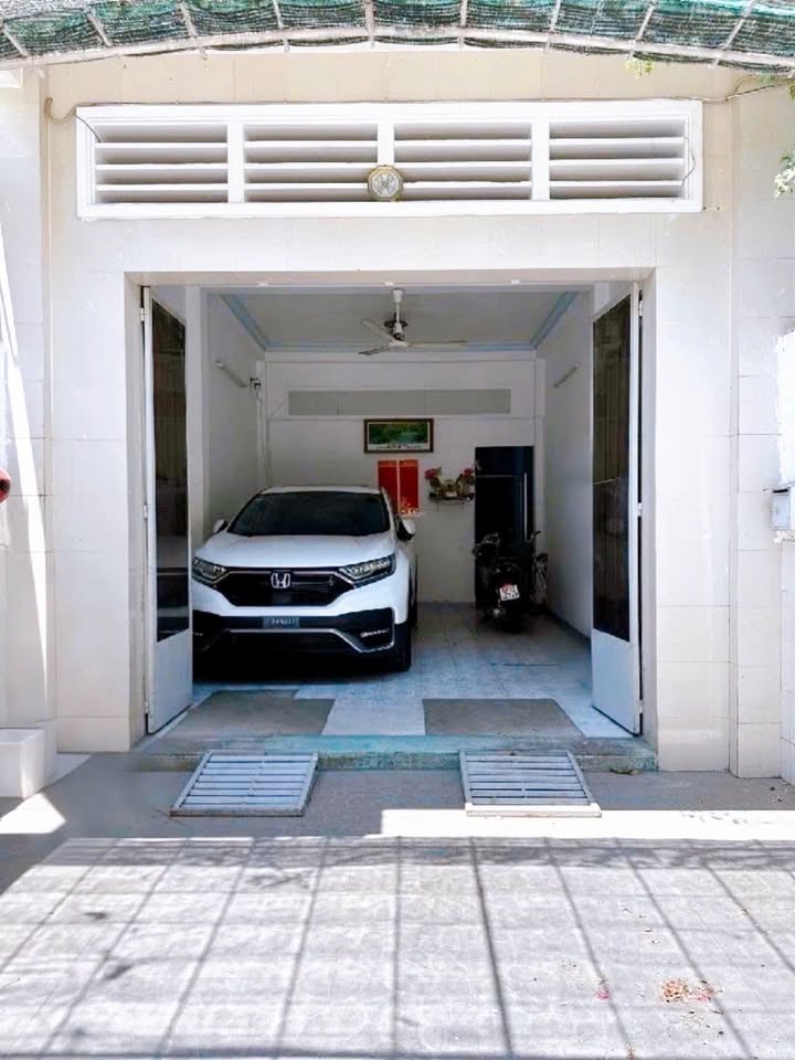 Nhà hẻm xe tải 83m² đường Cách Mạng Tháng Tám, quận 3 - Giá 16.5 tỷ, an ninh, không ngập nước!