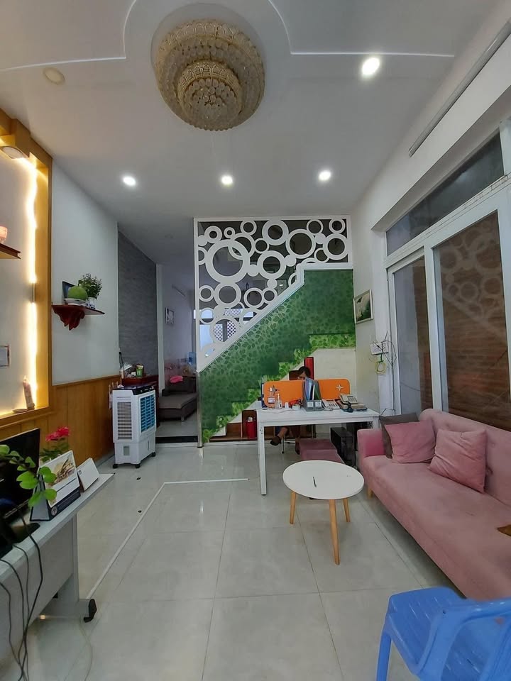 Nhà đẹp 5 tầng Lý Chính Thắng Quận 3, 42m² chỉ 7 tỷ - Xe hơi đón tận nhà!