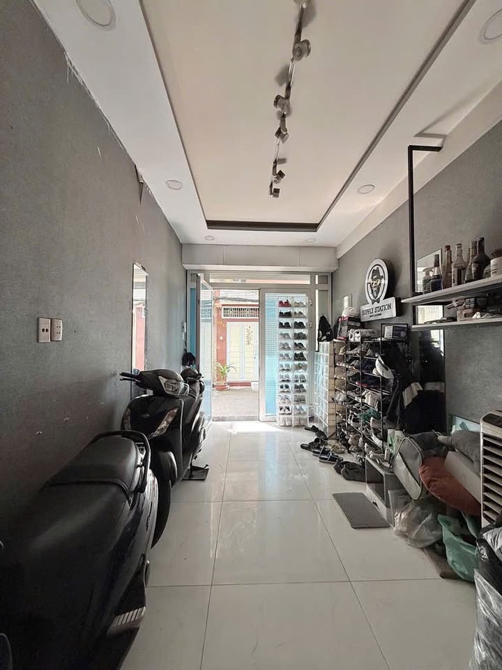 Nhà hẻm xe hơi Trần Hưng Đạo, Quận 1, 35m² giá chỉ 12 tỷ - Tiềm năng kinh doanh lớn!