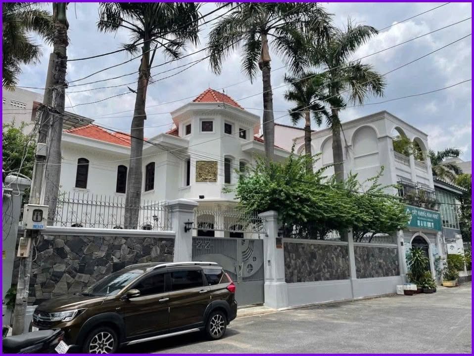 Tòa nhà văn phòng cho thuê đường Cách Mạng Tháng 8, Tân Bình 240m² - Vị trí đắc địa, thích hợp kinh doanh!