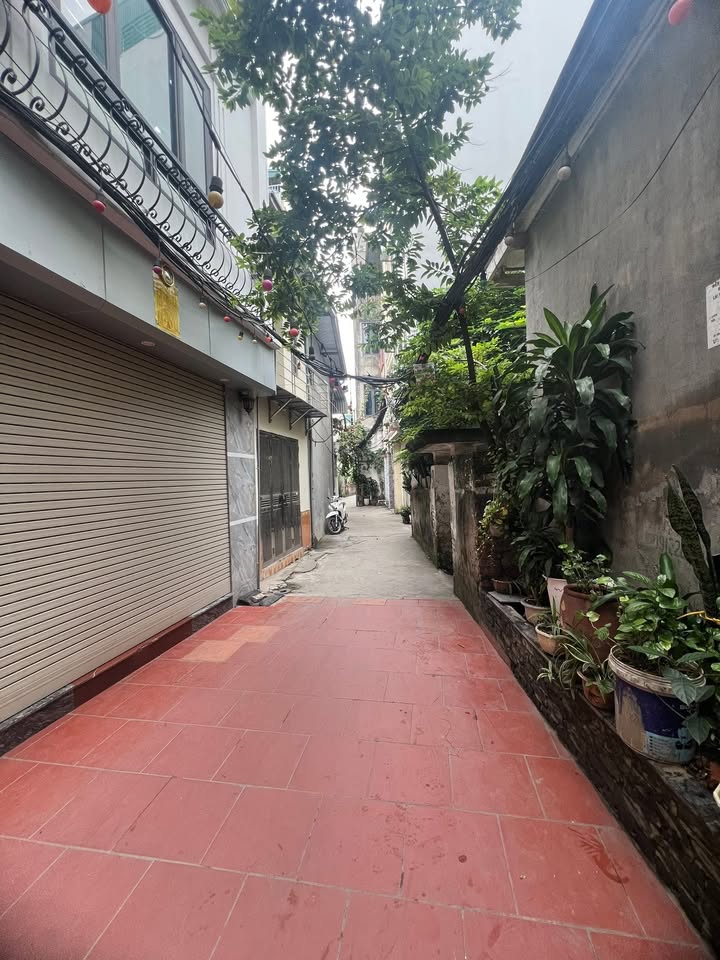 Nhà riêng Lĩnh Nam 60m² giá 6 tỷ - Cách phố chỉ 3 bước chân!