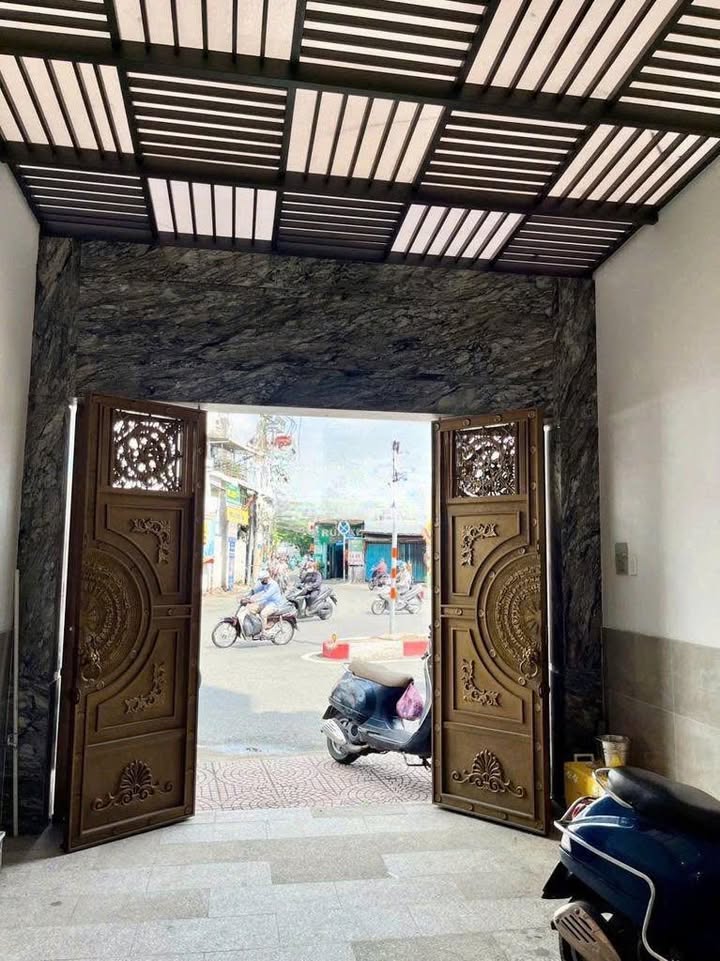 Nhà cho thuê mặt tiền Nguyễn Văn Đậu, Quận Bình Thạnh - Nhà mới xây, nội thất cơ bản