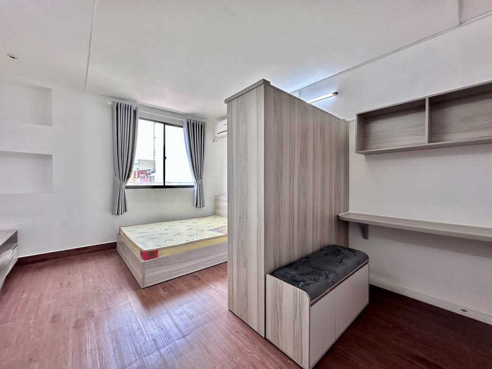 Căn hộ cho thuê Quận 10 - Phòng tách bếp rộng rãi, gần Vạn Hạnh Mall!