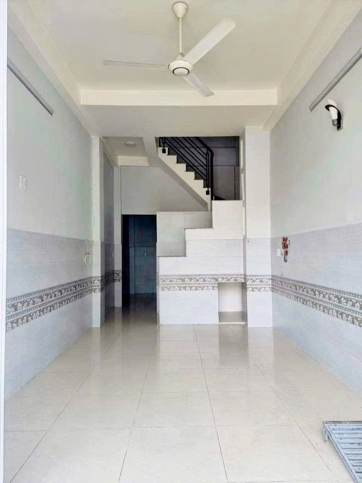 Nhà nguyên căn 3 tầng đường Trần Thái Tông, Tân Bình 10 triệu - Hẻm xe tải thông thoáng!