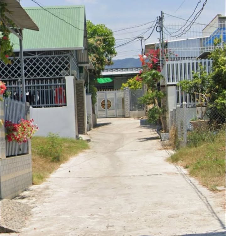 Đất thổ cư đường Phạm Văn Đồng Cam Ranh 134m² giá 2 tỷ - Sổ đỏ chính chủ, đường ô tô