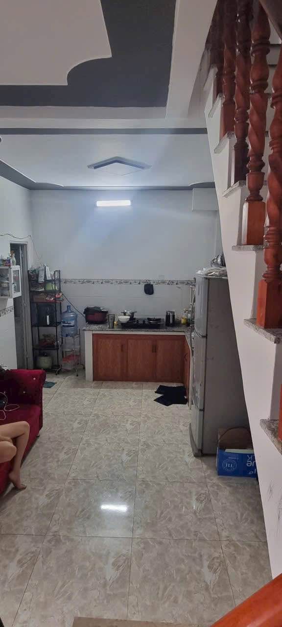 Nhà riêng Dĩ An 35m² giá 900 triệu - Chính chủ, sổ hồng chung, nội thất sang trọng!