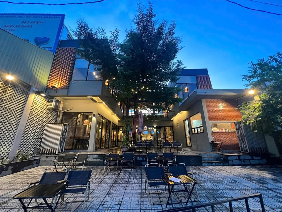 Cho thuê nhà mặt bằng 2 tầng tại Vĩnh Phú, 255m² - Vị trí đắc địa, đông đúc!