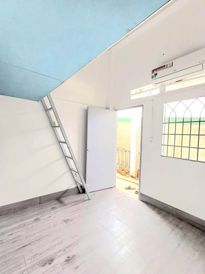 Phòng trọ Dĩ An 20m² giá chỉ 2 triệu - Có máy lạnh và bãi xe riêng!