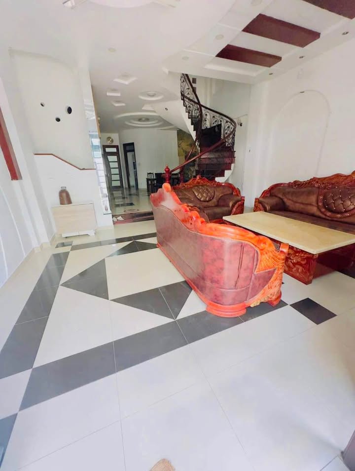 Bán nhà 3 tầng đường Trần Quang Khải, Nha Trang 134m² - Đầu tư sinh lợi hấp dẫn!