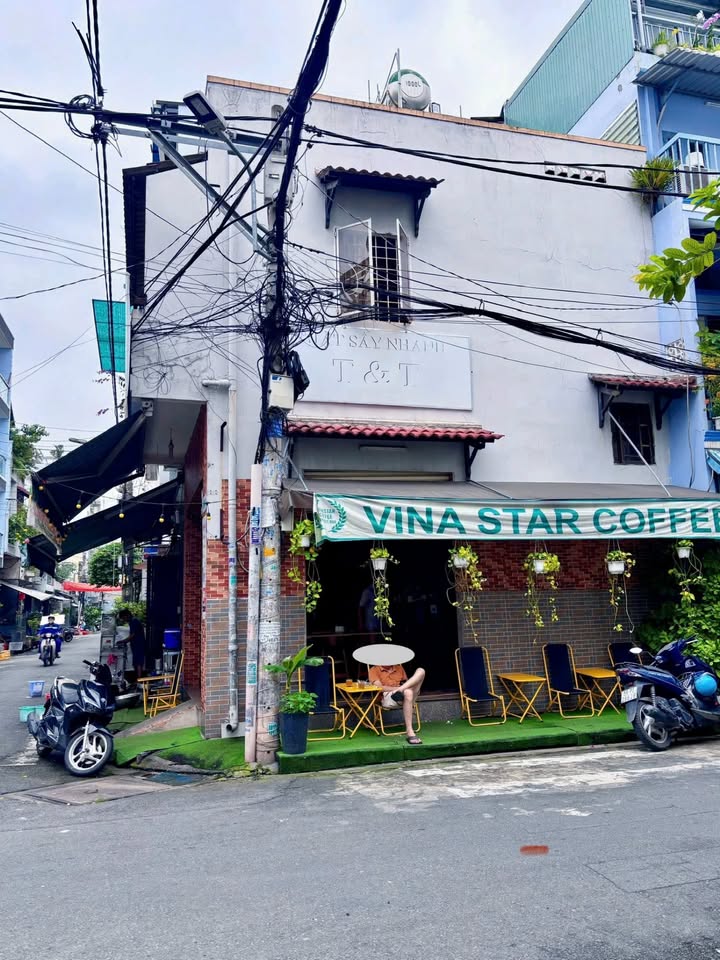 Mặt tiền góc FrontHouse Quận Tân Phú 31m² giá 4.35 tỷ - Đang kinh doanh sầm uất!