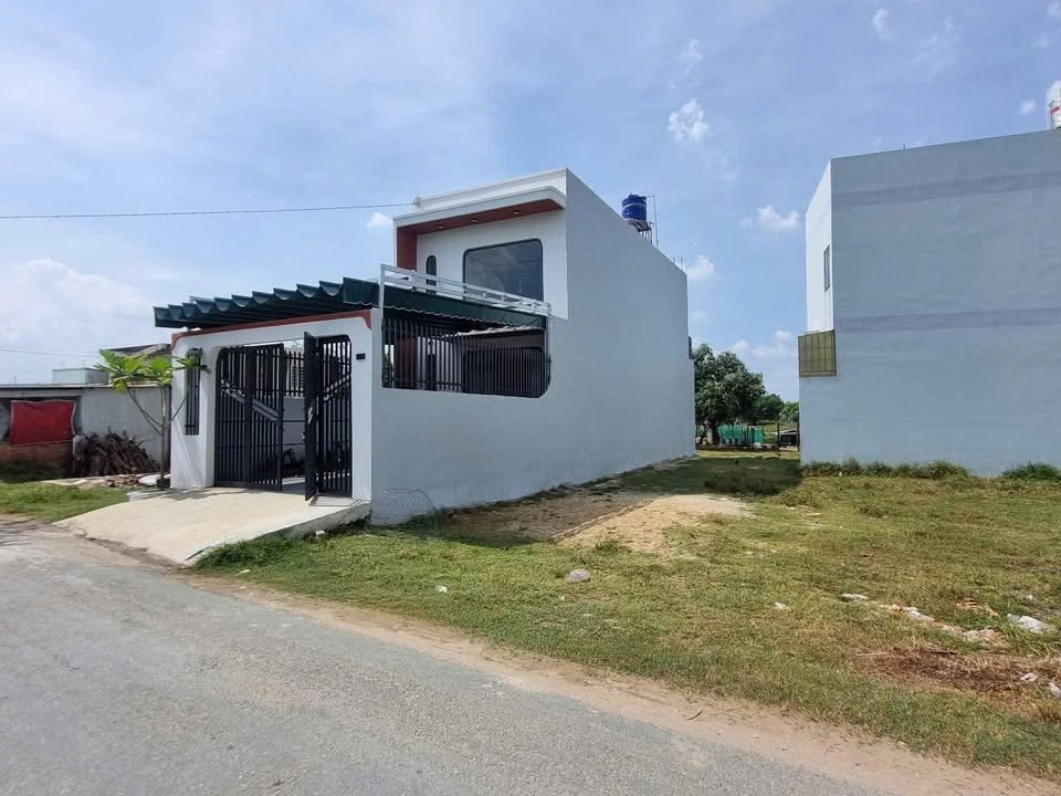 Nhà nguyên căn mặt tiền nhựa Đức Hòa 115m² giá 6 triệu - Khu vực sầm uất, tiện nghi!