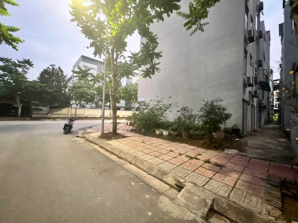 Đất Lô Góc 3 Mặt Tiền Ngọc Thụy 32m² giá 13.3 tỷ - Cơ hội đầu tư tuyệt vời!