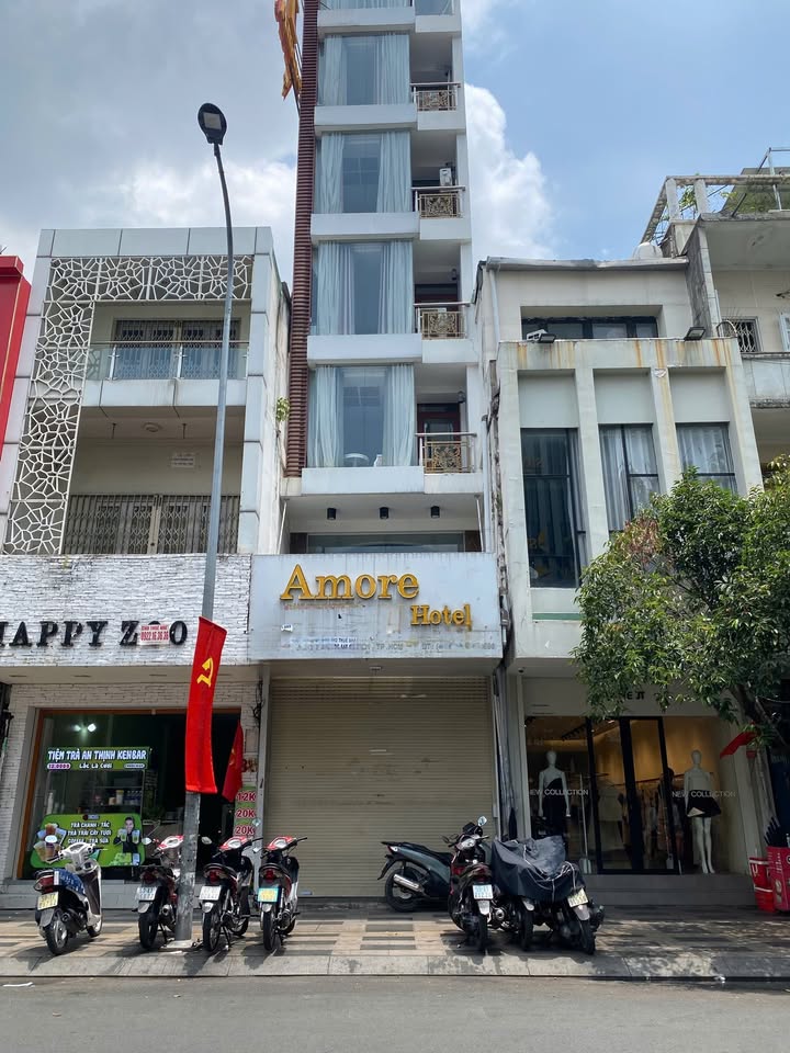 Khách sạn cho thuê mặt tiền Nguyễn Trãi, Quận 1 - 16 phòng full nội thất