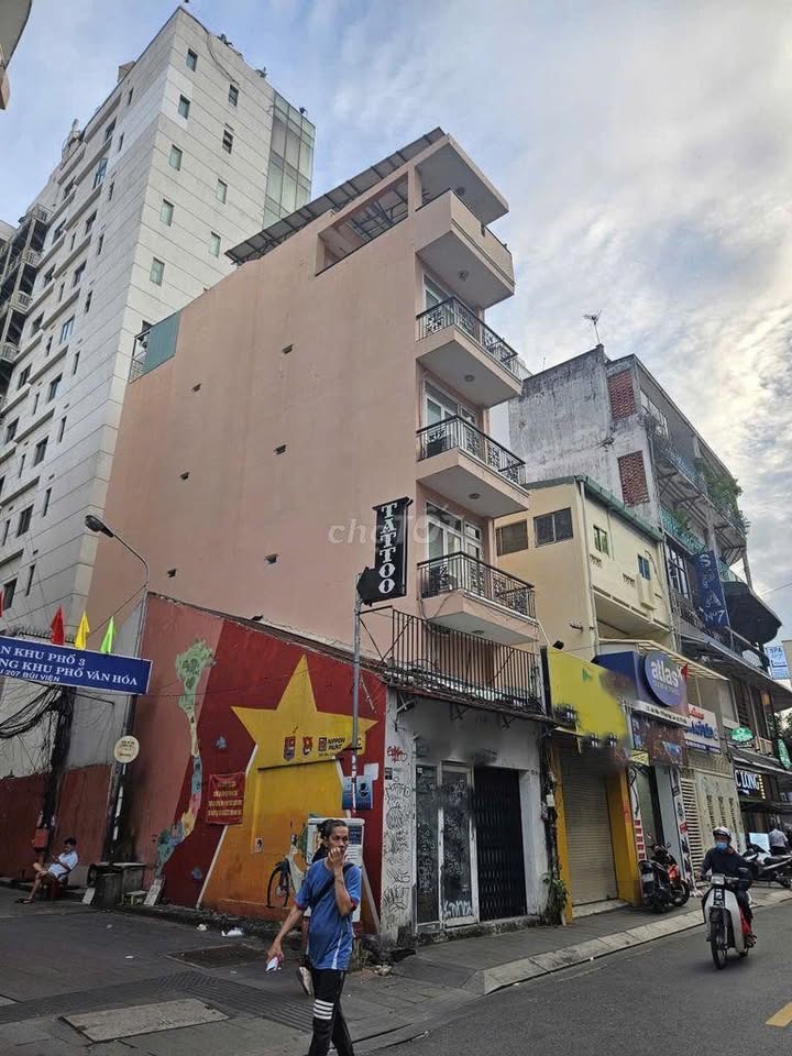 Nhà mặt tiền Bùi Viện, Quận 1 - 54m² giá thuê thỏa thuận - Khu phố tây sôi động 24/7!