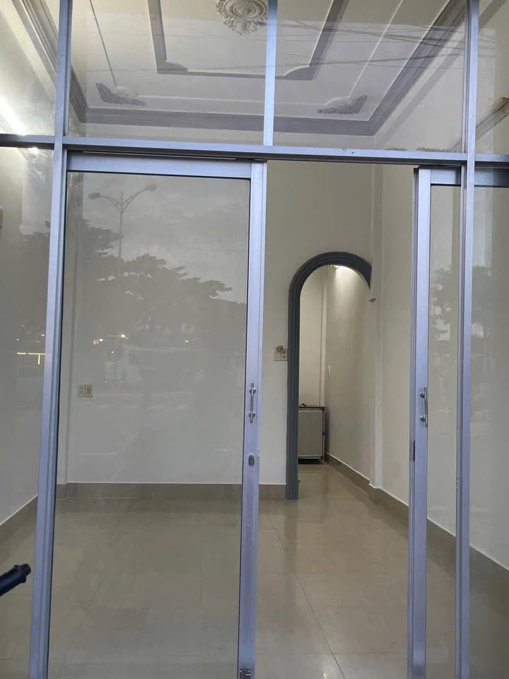Nhà nguyên căn cho thuê mặt đường Phạm Văn Đồng 60m² - Kinh doanh thuận lợi!