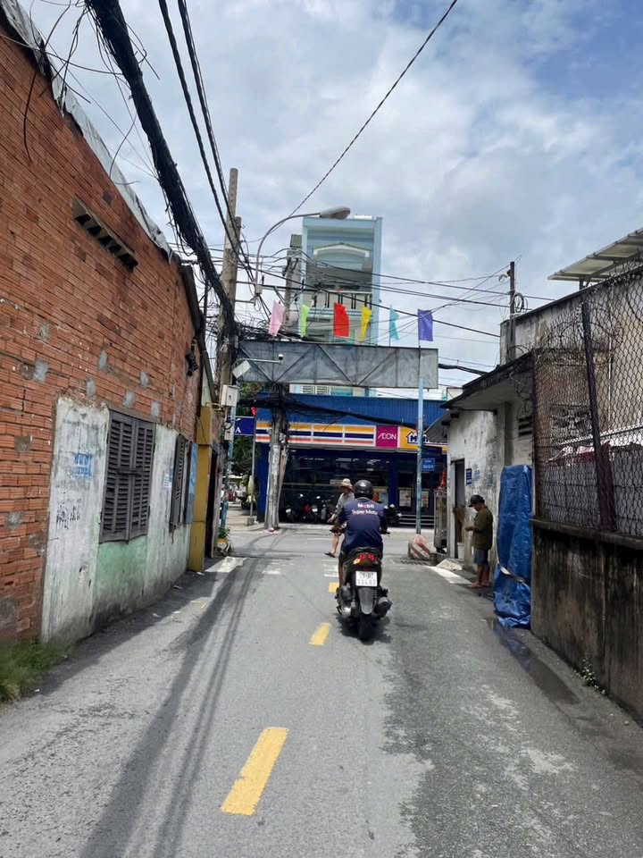 Nhà cấp 4 hẻm xe hơi 500m² Phường Tân Sơn Nhì giá 37 tỷ - Tiện xây biệt thự