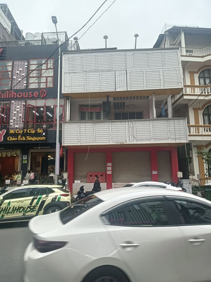 Nhà mặt tiền đường Bà Triệu Đà Lạt 140m² giá chỉ 15 triệu/tháng - Kinh doanh thuận lợi!