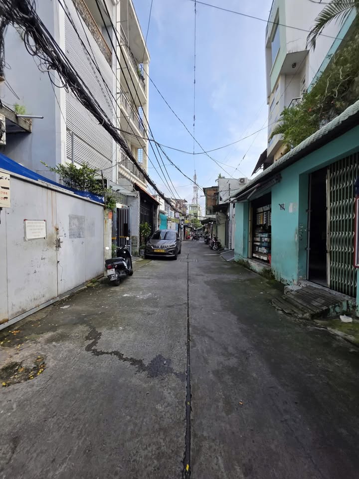 Nhà phố Quận 11 đường Ông Ích Khiêm 49m² giá 5.5 tỷ - Hẻm rộng, gần mặt tiền!