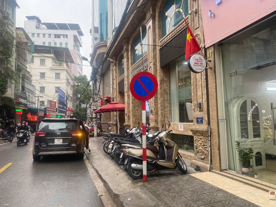 Tòa văn phòng 9 tầng Hoàng Văn Thái, 300m² giá 66 tỷ - Cơ hội đầu tư tuyệt vời!