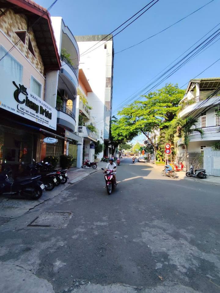 Nhà mặt tiền đường Lê Quý Đôn Nha Trang 56m² giá 10 tỷ - Kinh doanh sầm uất!
