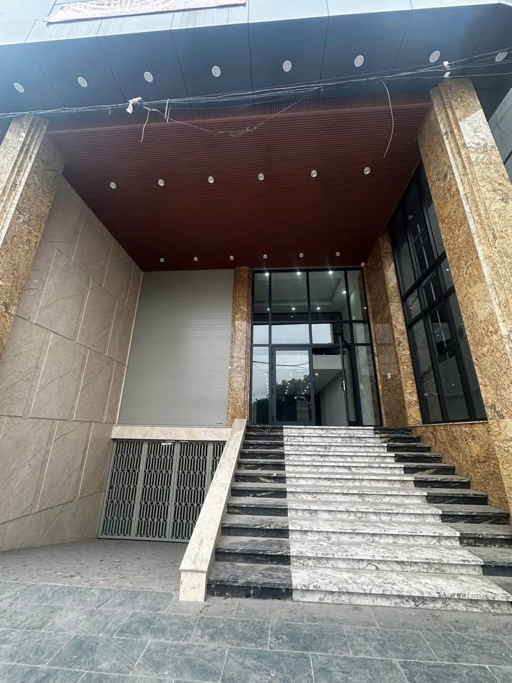 Văn phòng cho thuê tại Trịnh Đình Cửu, Thanh Xuân 200m² chỉ 55 triệu/tháng - Thiết kế hiện đại, vào sử dụng ngay!