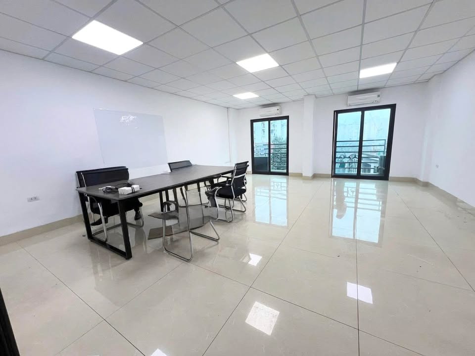 Cho thuê văn phòng mặt phố Mễ Trì Hạ - diện tích 55m² giá chỉ 9.5 triệu!